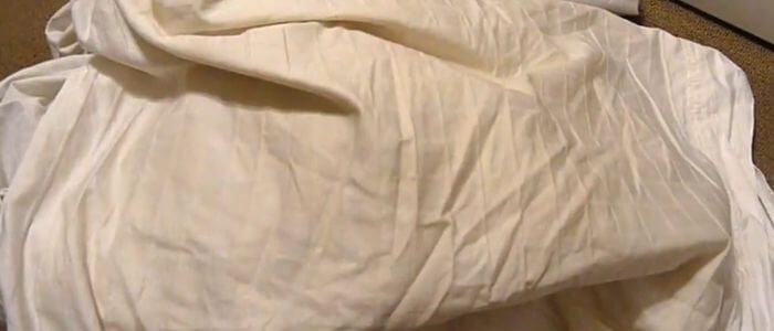 How to remove yellow stains from white cotton sheets (1)